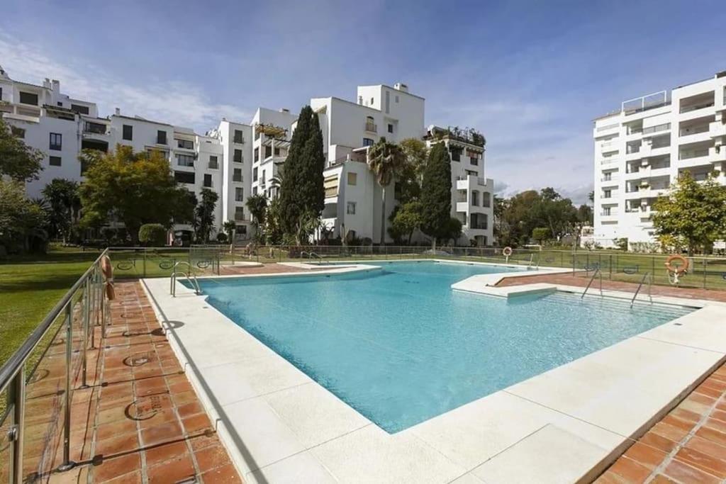 Caprichoso Apartamento En El Corazon De Puerto Banus Marbella Exterior photo